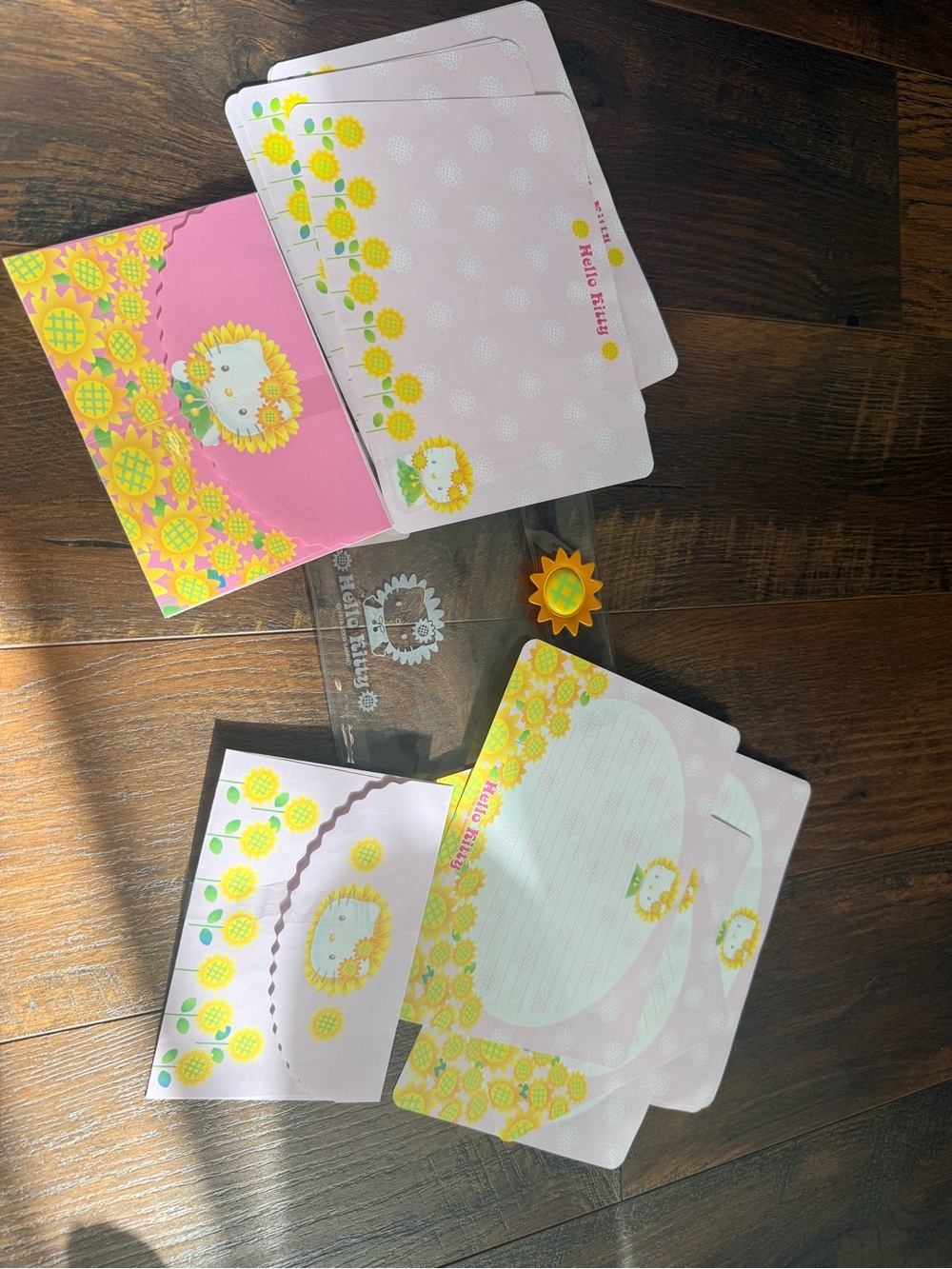 Sanrio Hello Kitty Sunflower partial Stationery Set - Pink & Yellow